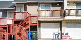 3 bedroom 2 Bath Townhouse - 1 Car Garage Gallery 1