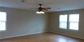 Beautiful Home on A Cul De Sac with Large Backyard Gallery 7
