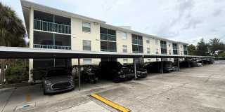 Beautifully Updated 2-Bedroom Condo in Prime Gulf Gate Location Gallery 1