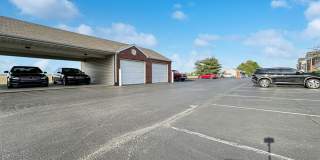 Grand Lakeside Escape: Spacious 3-Bedroom Retreat in Lakeshore Community Gallery 46
