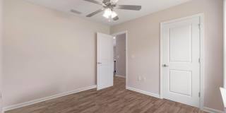 Like New in Heart of Crestview - AVAILABLE IN MAY! Gallery 22