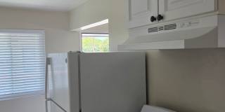 Welcome to Reeves Apartments Gallery 16