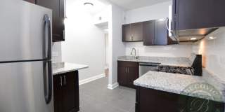 1104 W Glenlake Ave Gallery 2