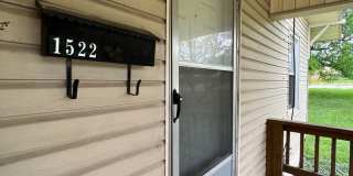 Updated 2 bed/1 bath, 780 sqft home! 1522 W High St in Springfield MO. Gallery 4