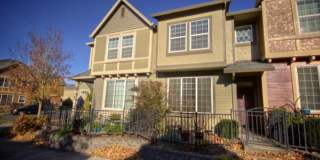 Corner 2 Bed 2.5 Bath Townhome - Garage and Washer/Dryer + Convenient to Nike, Intel and More! Gallery 1