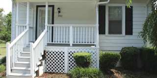 Lovely Cottage with Detached 2-Car Garage Gallery 1