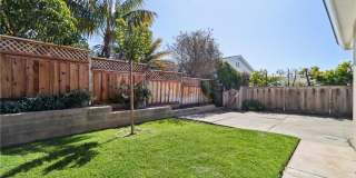 Charming one level beach cottage home in Morning Canyon with backyard and access to private beach Gallery 1