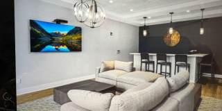 280 Main St Gallery 10