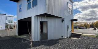 1BR, 1BA with Huge Garage Gallery 1