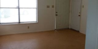 Cute 2/1 duplex with a garage Gallery 4