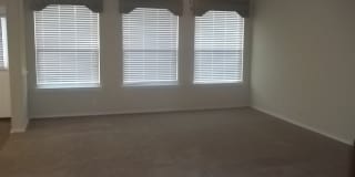 BEAUTIFUL 5 BEDROOM, 3.5 BATHROOM HOME! Gallery 7