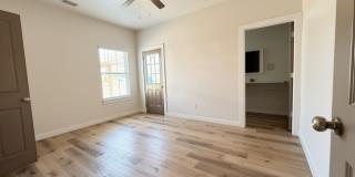Modern 2-Bedroom Duplex Unit | Stylish Design & Prime Location Gallery 3