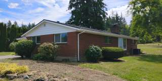 Refurbished home with Basement and large yard Gallery 3