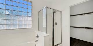 Clean and Cozy home in desirable area! Gallery 13