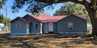 2 Bed/1 Bath Duplex Gallery 1