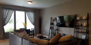 3 Bed Townhome with Mountain Views and Community Pool 3 Bed Townhome with Mountain Views and Community Pool Gallery 10