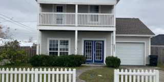 Charming 3 BR/2.5 bath  in a quiet, well-kept neighborhood. Convenient to schools, Tyndall AFB, shopping and hospitals Gallery 1