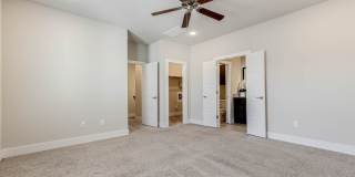 211 Claremont Gallery 8