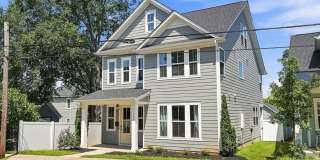 Beautiful 4 Bedroom, 3.5 bath townhome plus additional office/flex space! Gallery 1