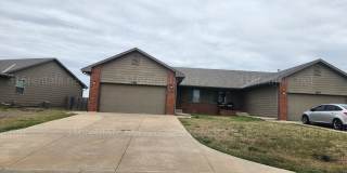 $1,850- 4 bedroom / 3 bathrooms - Beautiful and Large Home! *COMING SOON* Gallery 1