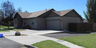 Bright Corner Lot Home! 62593 Hawkview Road Gallery 1