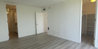 125 North Barrington Avenue Gallery 2