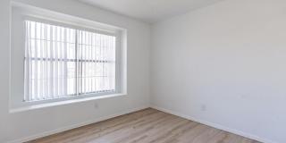 12471 W Holly Street Gallery 32