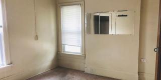 Large House w/ off-street parking & 3 BATHROOMS! Gallery 14