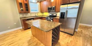 Stunning 2 Bed, 2 Bath Condo with Garage Parking & Private Outdoor Space in Rogers Park! Stunning 2 Bed, 2 Bath Condo with Garage Parking & Private Outdoor Space in Rogers Park! Gallery 1