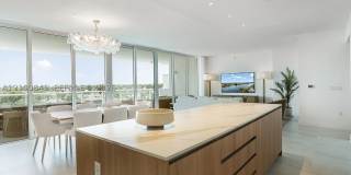 407 N Riverside Dr Gallery 1