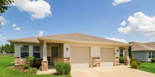 Coming Soon! 3 BR/2BA | Newly Renovated Single Family Home | 1-Car Garage Parking | In Blue Springs! Gallery 1