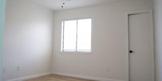2 Bedroom 2 1/2 bath in the Lakes Townhome Community! Complete Remodel! Gallery 14