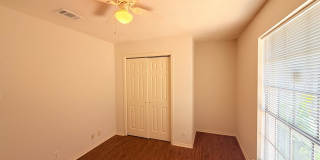 Great, well-maintained single-story duplex tucked away on a quiet cul-de-sac! Gallery 23