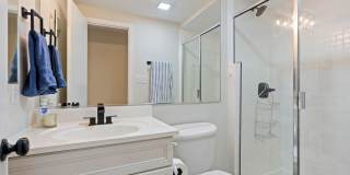 Close to UNC Campus —  Bedrooms Available in 2 or 4 Bedroom Unit Gallery 7