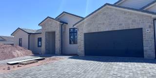 Beautiful custom single story in Moorland Park with pool Gallery 1