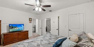 525 NE 6th Pl Gallery 17