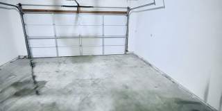 Great 3 Bed 2 Bath 2 Car Garage Flat Duplex- Pets ok! Gallery 8