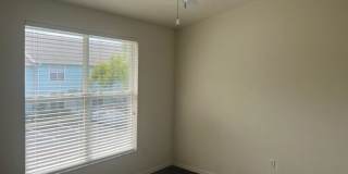Spacious townhome in Kensington North Gallery 10