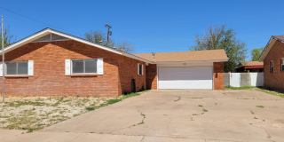 LARGE HOME ON QUIET STREET Gallery 3