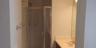 Townhouse with Amenities Galore: 3 BR / 2.5 Bath In The Colonnade Community Gallery 19