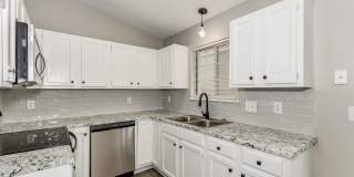 WEST Side Duplex for rent! Spacious 3 bed/2 bath duplex for rent! Move In Special- 1/2 off 2nd month's rent. Gallery 8