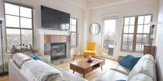 PENTHOUSE unit Location, Location, Location! Featuring vaulted ceilings, major updates, and move in SPECIAL! Gallery 1