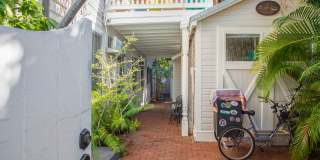 Furnished 1 Bedroom in Old Town Gallery 1