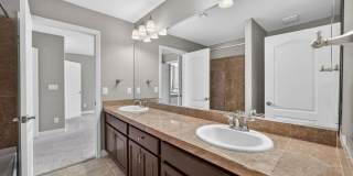 Beautifully upgraded 5-bedroom home with a pool! Gallery 37