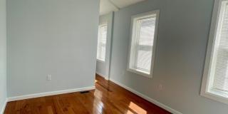 1904 BANK Street Gallery 12