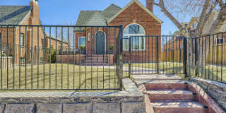 Available NOW! Fully Furnished 4 Bedroom 2 Bath Beautiful Home in Denver! Gallery 3