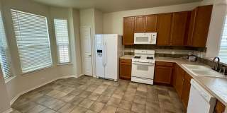 3 bedroom townhome - Don't miss out! Gallery 9