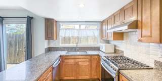 Renovated 3BD/2.5BA Condo in Chula Vista with Fireplace, W/D & Private Balcony Gallery 1