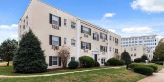 Plug and Play Luxury Condo Next to the Metro: Parking & Utilities Included Gallery 25