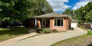 Beautiful 2 bedroom, 1.5 bathrooms plus an office!! Available NOW! Gallery 1